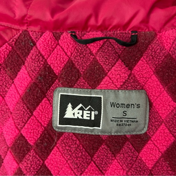 REI Women's Black and Pink Puffer Jacket - Picture 3 of 5